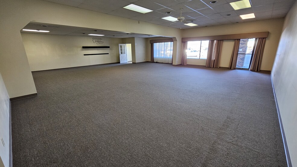 245 Broadway Ave S, Cokato, MN for rent - Interior Photo - Image 2 of 10