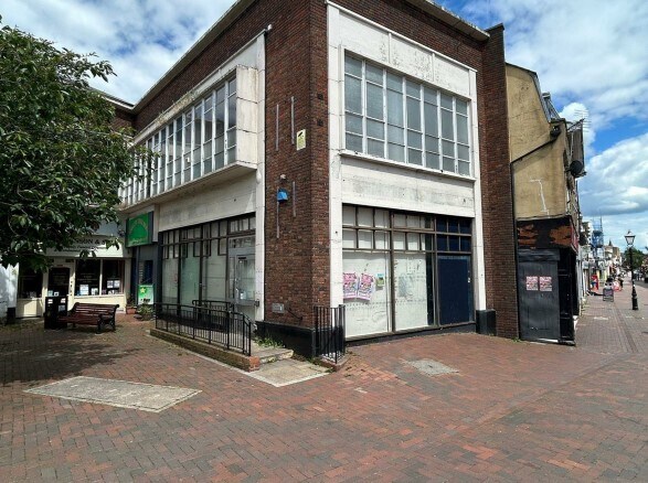 6 Market Sq, Waltham Abbey for sale - Primary Photo - Image 1 of 7