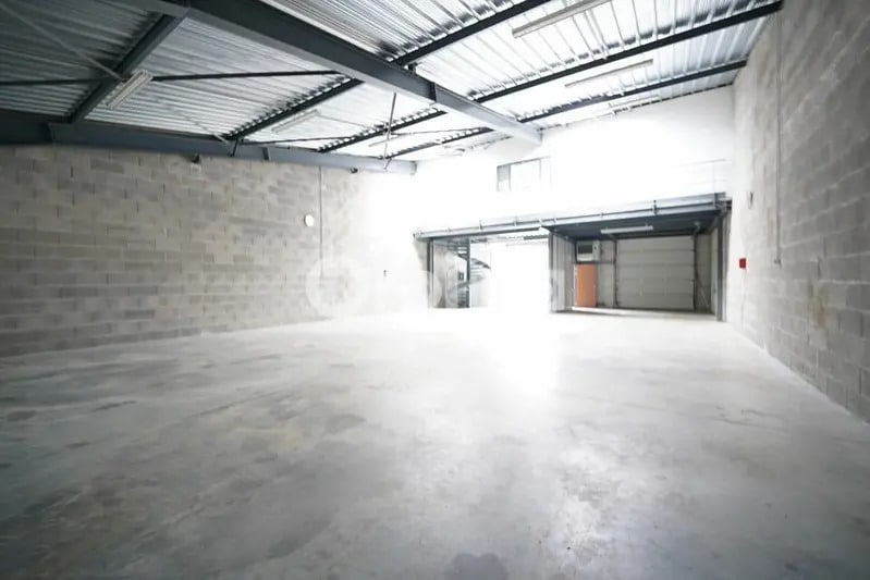 6 Chemin Des Gorges, Dardilly to rent - Interior Photo - Image 3 of 8