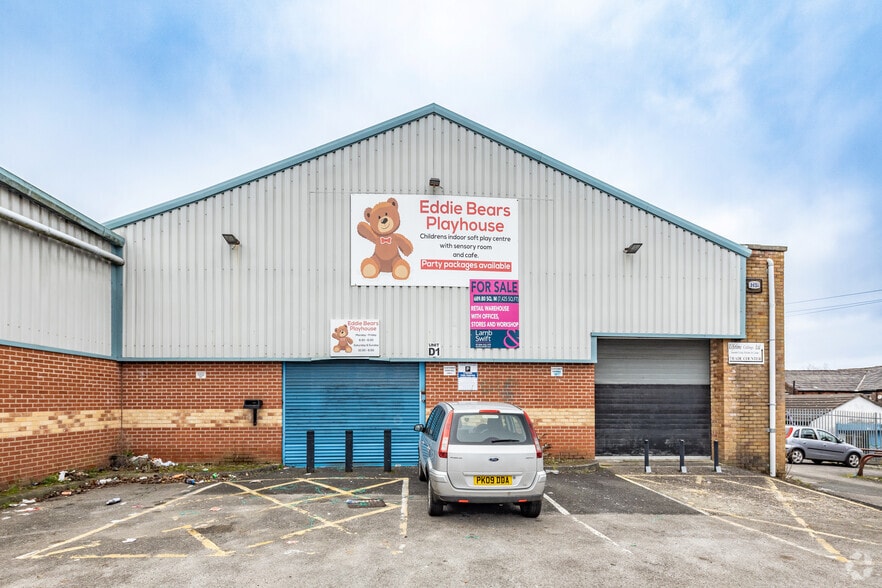 King St, Bolton to rent - Building Photo - Image 1 of 3