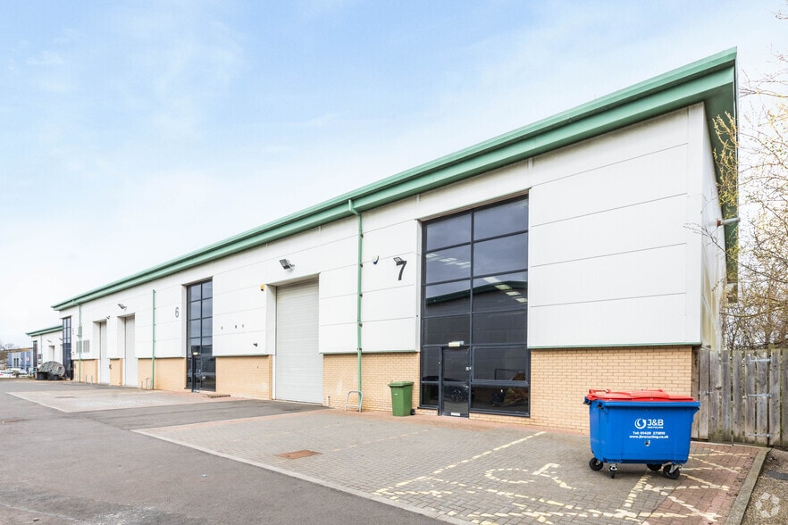Neilson Rd, Gateshead to rent - Primary Photo - Image 1 of 3