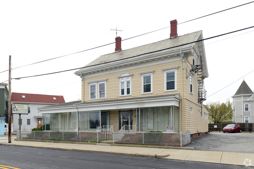 574 Main St, Pawtucket, RI for sale - Primary Photo - Image 1 of 1