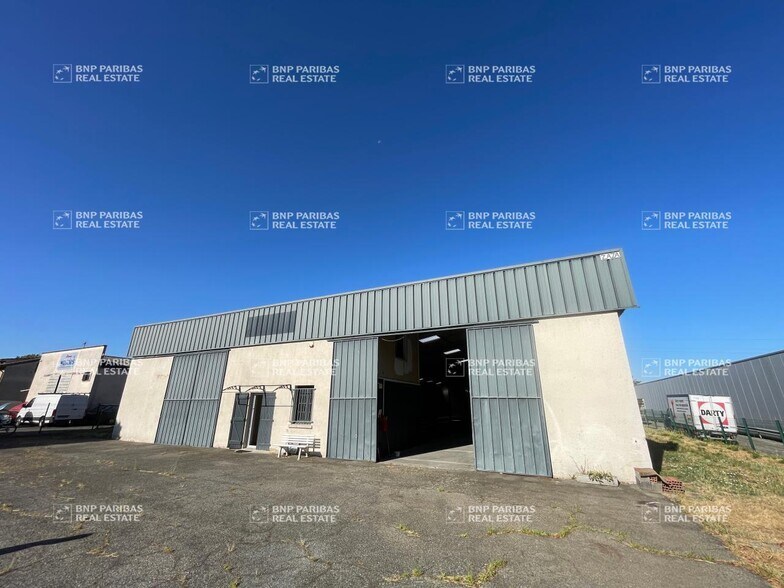 Industrial in Saint-Alban to rent - Building Photo - Image 2 of 11