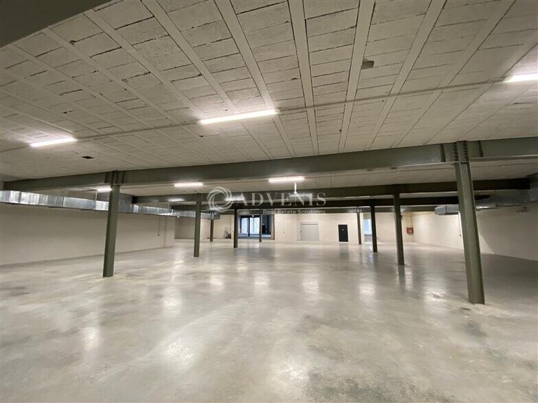 Light Industrial in Montreuil for sale - Interior Photo - Image 3 of 12