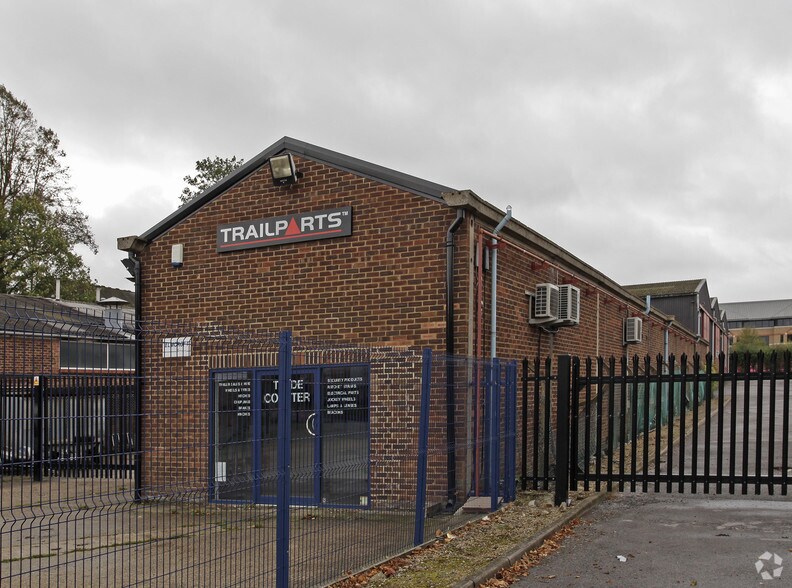 6 Colonial Way, Watford for sale - Primary Photo - Image 1 of 1