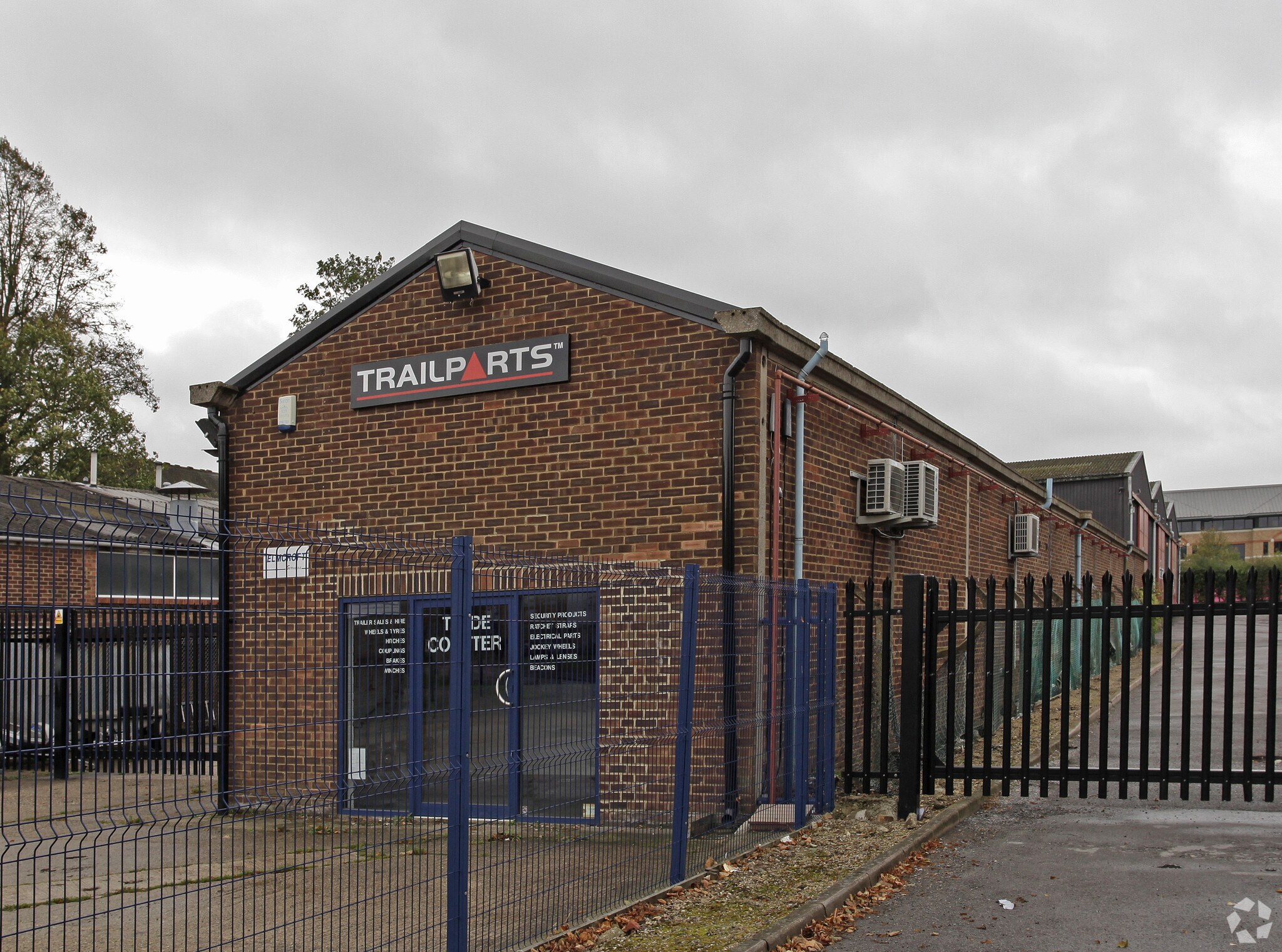 6 Colonial Way, Watford for sale Primary Photo- Image 1 of 1