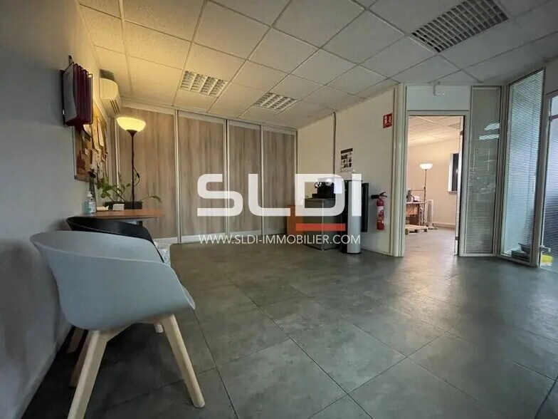 Light Industrial in Genas to rent - Building Photo - Image 3 of 7