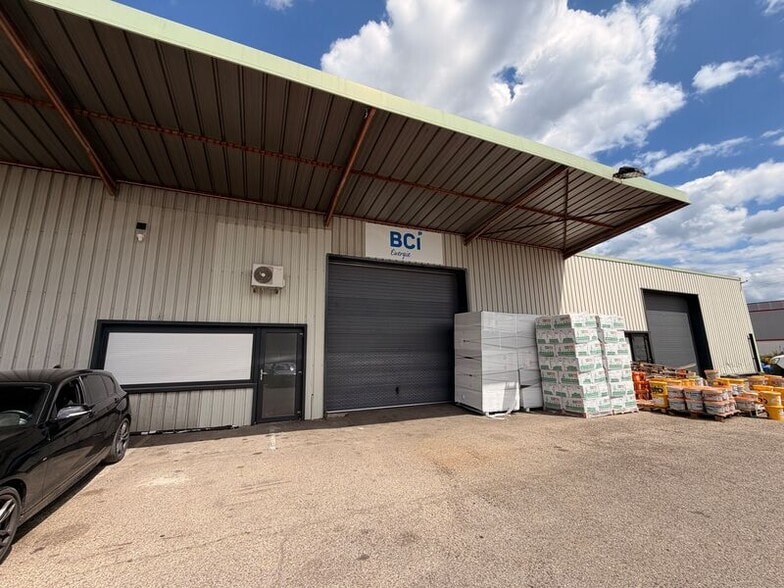 Light Industrial in Beynost to rent - Building Photo - Image 3 of 4