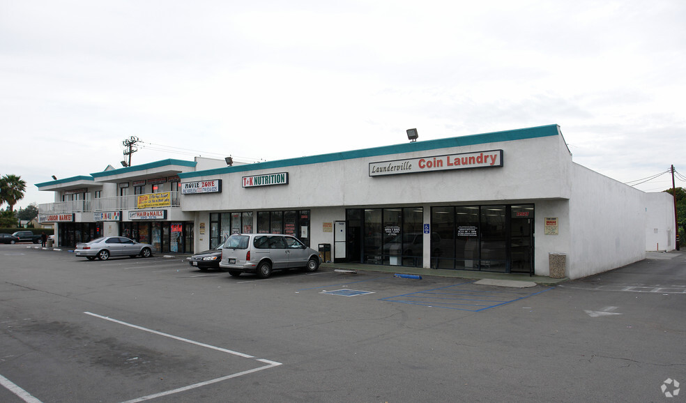 12011-12027 Garden Grove Blvd, Garden Grove, CA for rent - Building Photo - Image 1 of 10