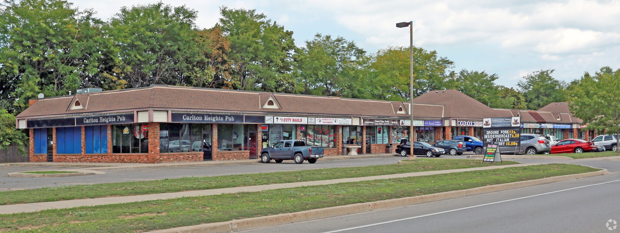 595 Carlton St, St Catharines L2M 4Y2 Carlton Heights Plaza
