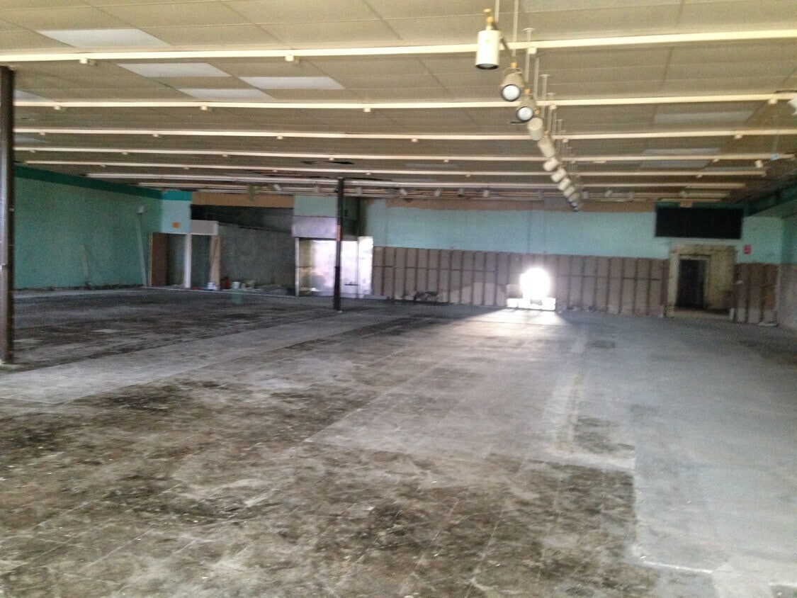 2701-2715 S Orlando Dr, Sanford, FL to rent Interior Photo- Image 1 of 3