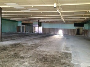 2701-2715 S Orlando Dr, Sanford, FL to rent Interior Photo- Image 1 of 3