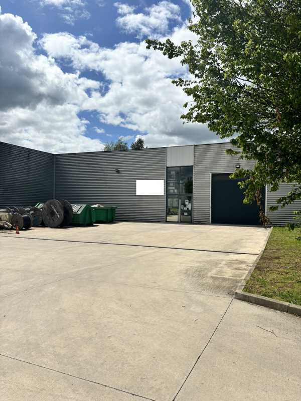 Light Industrial in Bussy-Saint-Georges to rent Building Photo- Image 1 of 11