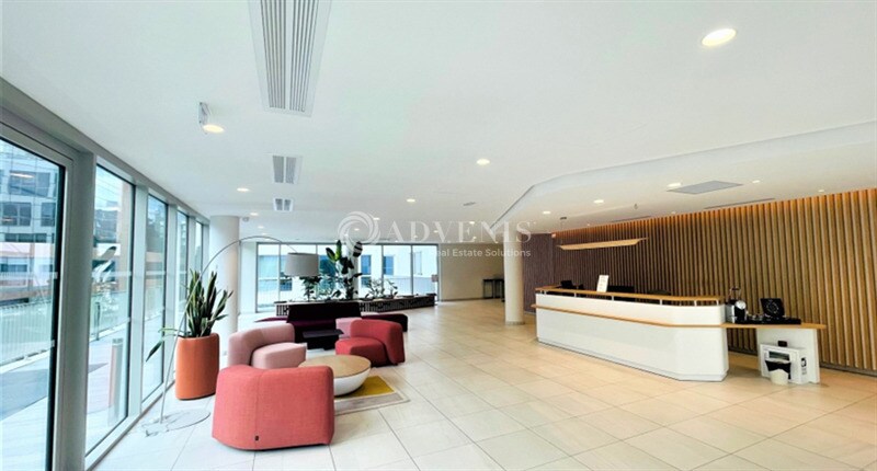 Office in Fontenay-sous-Bois to rent - Lobby - Image 2 of 7