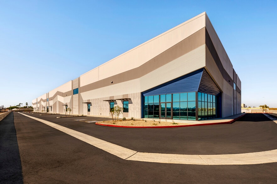 725 N Eliseo C. Felix Jr Way, Avondale, AZ to rent - Building Photo - Image 3 of 22