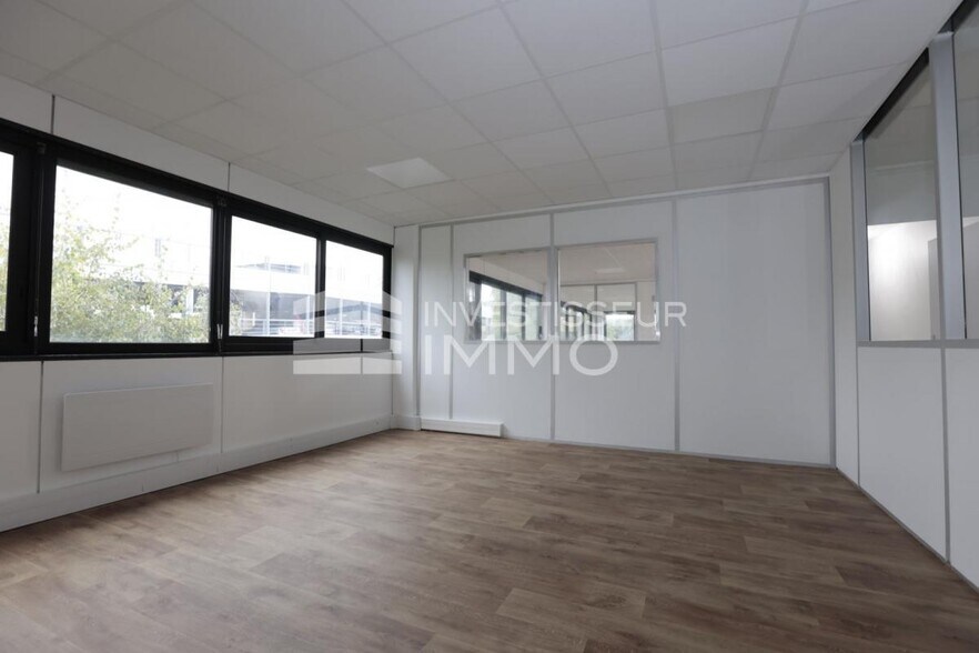 Office in Antony to rent - Interior Photo - Image 2 of 4