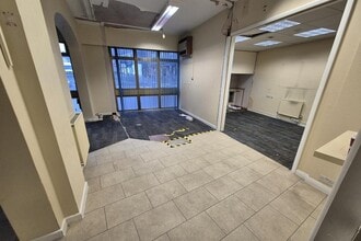 3 Market Sq, Crewkerne to rent Interior Photo- Image 1 of 8