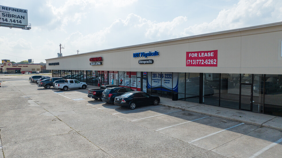 12450 E I-10 Fwy, Houston, TX for rent - Building Photo - Image 3 of 5