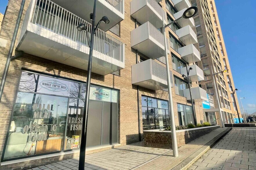 Lakeside Dr, London for sale - Building Photo - Image 1 of 1