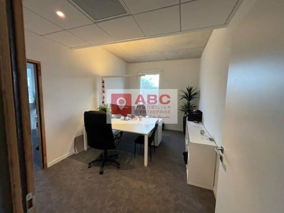 Location Entrepôt 358 m² à 719 m² - Photo 1