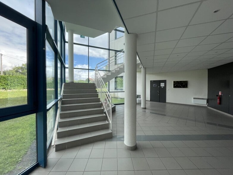 3 Allée Du Moulin Berger, Écully to rent - Interior Photo - Image 3 of 12