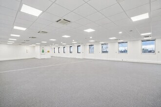 3-5 Promenade De La Bonnette, Gennevilliers to rent Building Photo- Image 2 of 16