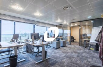 Office in Lieusaint to rent Interior Photo- Image 2 of 18