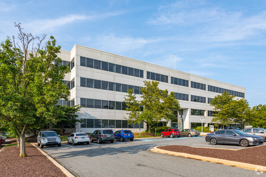 111 Continental Dr, Newark, DE for rent - Building Photo - Image 1 of 7