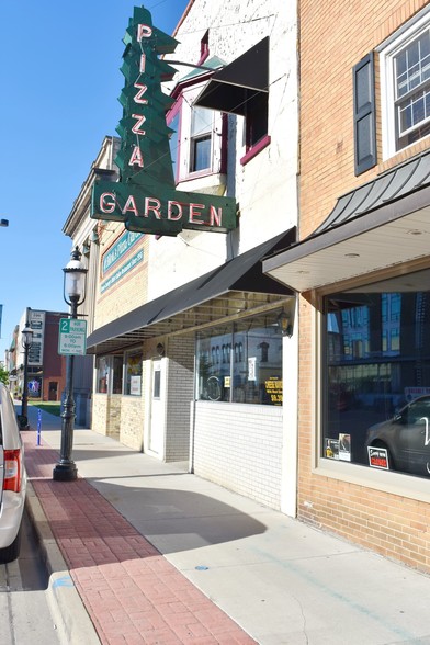 109 N Broadway, De Pere, WI for sale - Building Photo - Image 1 of 1