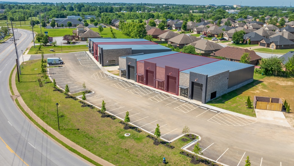 682-778 White Rd, Springdale, AR to rent - Building Photo - Image 2 of 6