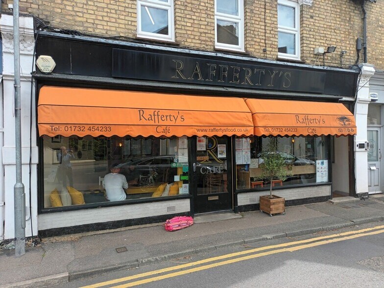 54 Holly Bush Ln, Sevenoaks to rent - Primary Photo - Image 1 of 4