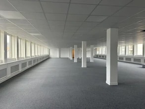 Office in Levallois-Perret to rent Interior Photo- Image 1 of 2