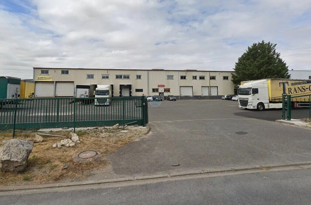 Location Local d'activités 2 453 m² - Photo 1