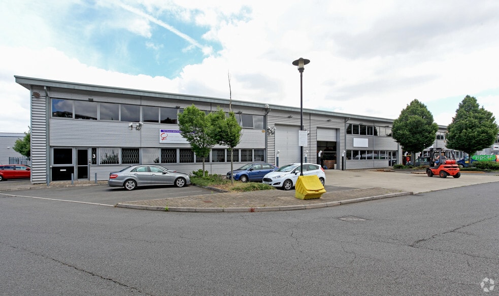 Mansfield Rd, London to rent - Primary Photo - Image 1 of 7