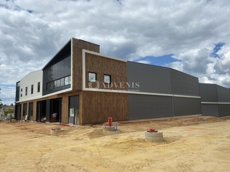 Light Industrial in Plaisir for sale - Building Photo - Image 3 of 8