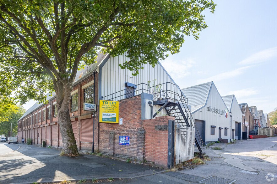 Marston Rd, Wolverhampton to rent - Primary Photo - Image 1 of 2