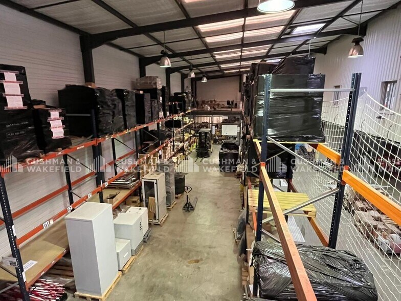 Light Industrial in Signes to rent - Building Photo - Image 2 of 9