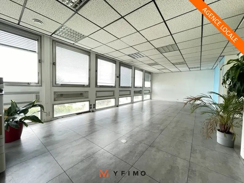 Office in Mantes-la-Jolie for sale Interior Photo- Image 1 of 7