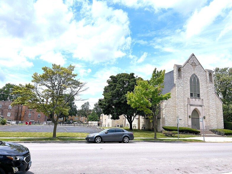 1900 Oak Park Ave, Berwyn, IL for sale - Building Photo - Image 2 of 44