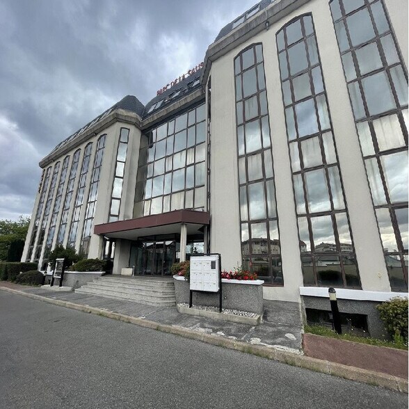 15 Route De Fontainebleau, Vitry-sur-Seine to rent - Building Photo - Image 1 of 29