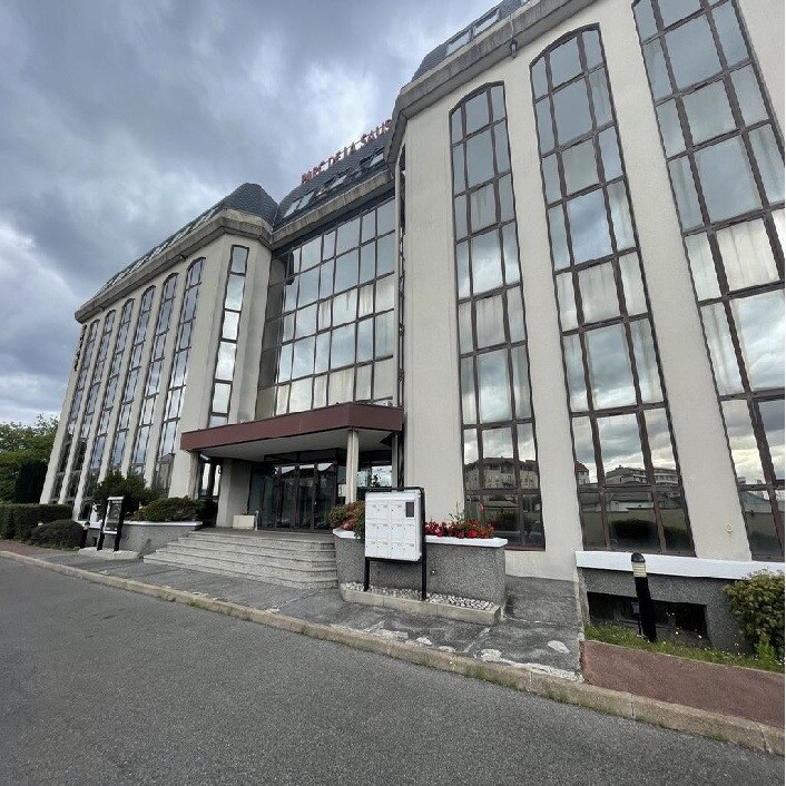 15 Route De Fontainebleau, Vitry-sur-Seine to rent Building Photo- Image 1 of 30