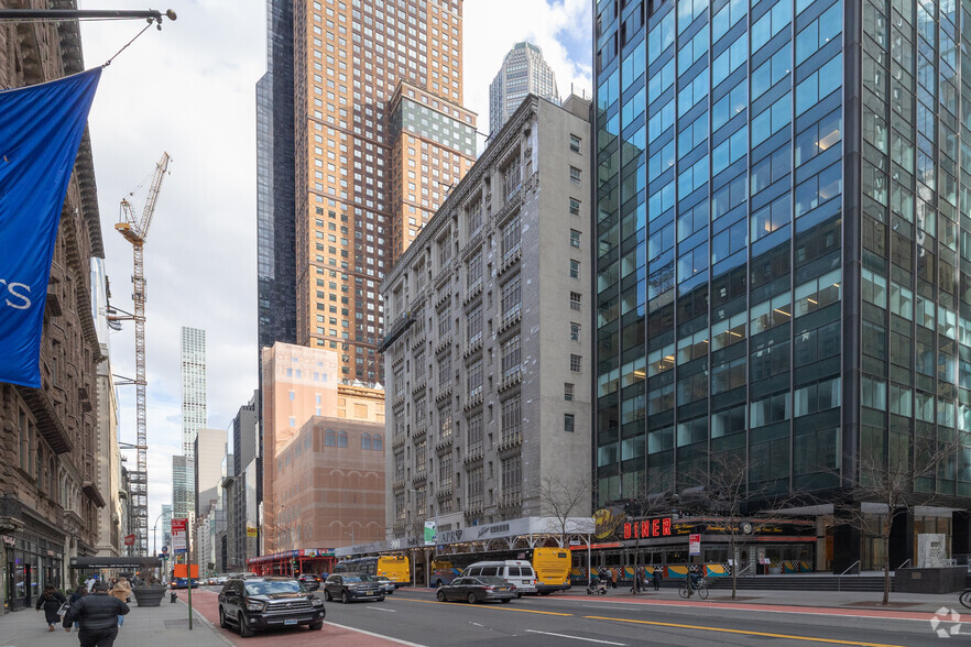 200 W 57th St, New York, NY for rent - Primary Photo - Image 1 of 11