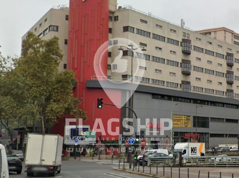 Retail in Malakoff to rent - Building Photo - Image 3 of 5