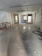 Retail in Montcada i Reixac, Barcelona to rent Interior Photo- Image 2 of 2