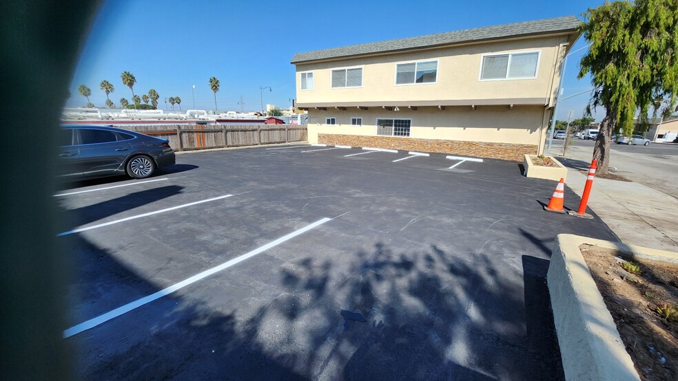 2706-2708 Artesia Blvd, Redondo Beach, CA for rent - Building Photo - Image 2 of 11