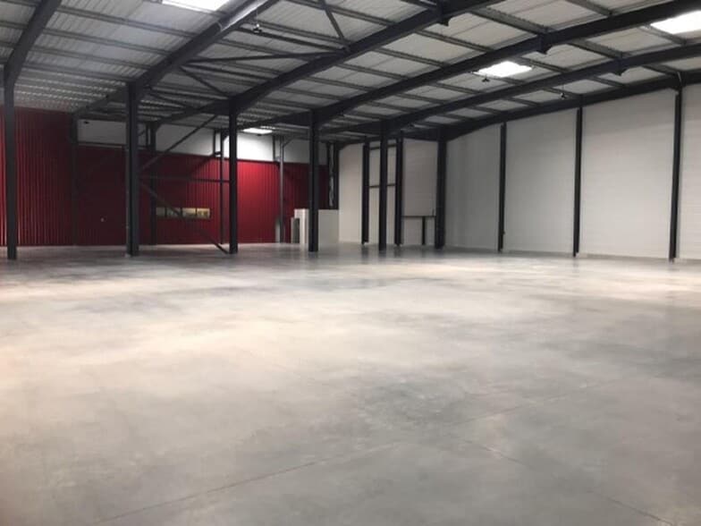 Light Industrial in Signes to rent - Building Photo - Image 3 of 6