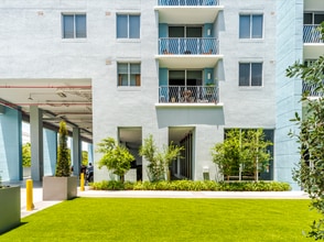 8175 NW 107th Ave, Doral, FL to rent Building Photo- Image 2 of 9