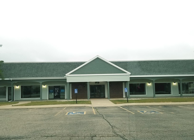 1650 Madison Ave, Mankato, MN for rent - Building Photo - Image 2 of 27