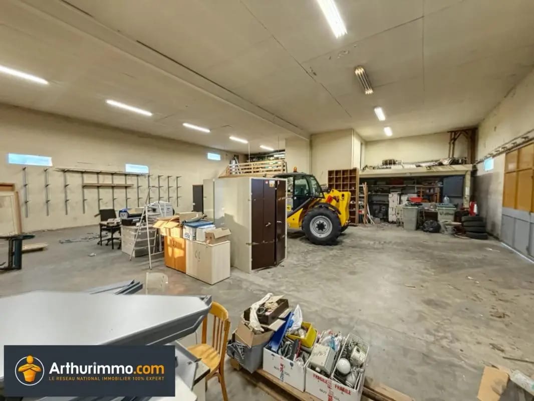 Industrial in Bourgoin-Jallieu for sale Interior Photo- Image 1 of 6