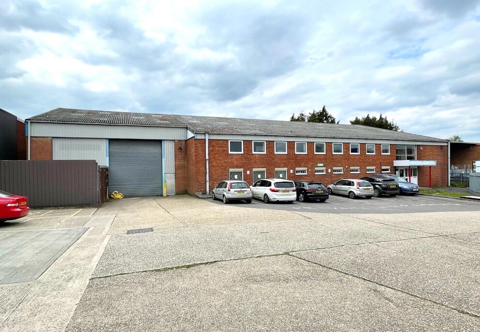 6 Bridgewater Close, Reading for sale Building Photo- Image 1 of 1